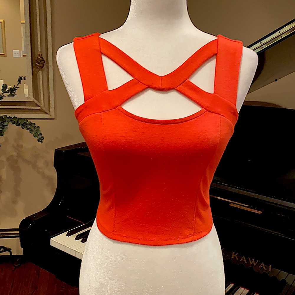🌺 Coral Strappy Crop Top